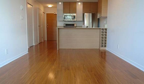 4th image of 909 Mainland St #2506