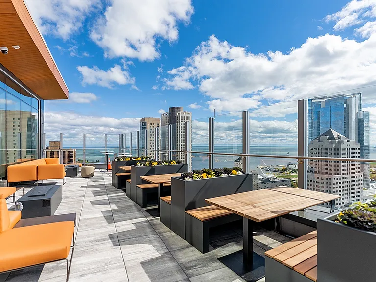 25th Floor - Skyline Terrace