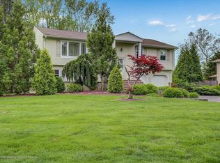 4 Sandybrook Rd, Manalapan, NJ 07726