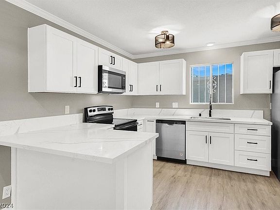 5th image of 214 Greenbriar Townhouse Way #1