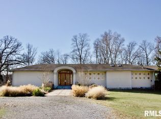 251 Deerfield Ln, Carbondale, IL 62902