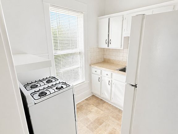 3rd image of 201 E Brin St #4