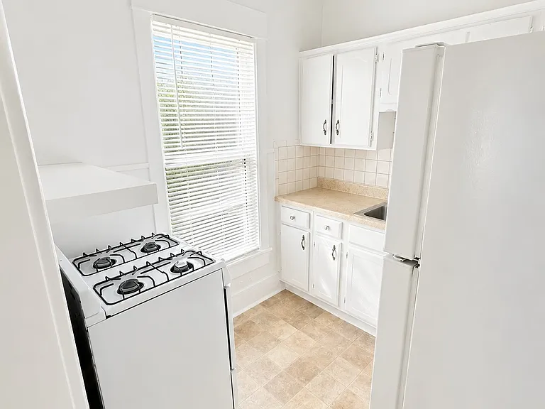 201 E Brin St #4 — Photo 3