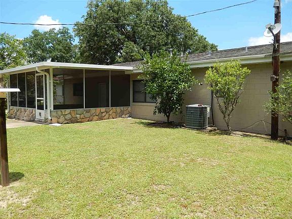 2nd image of 111 Myrtlewood Dr