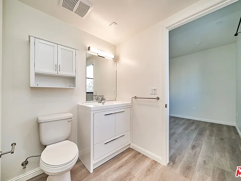 951 S Wilton Pl #201 — Photo 16