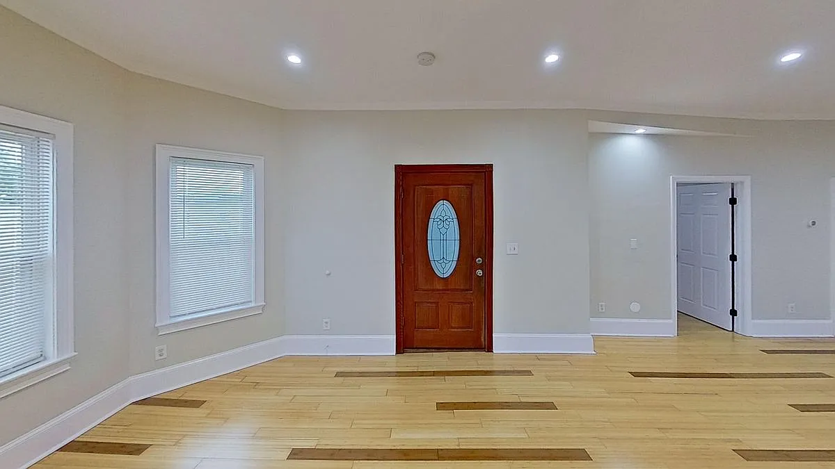 3 bed, 2.0 bath, 1294 sqft, $1,000 — Photo 1