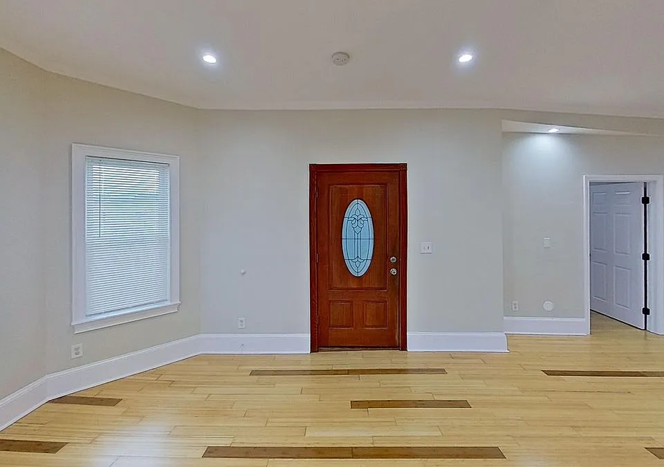 9 Landor Rd #3
