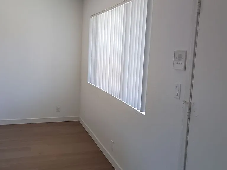4862 W 118th Pl — Photo 2