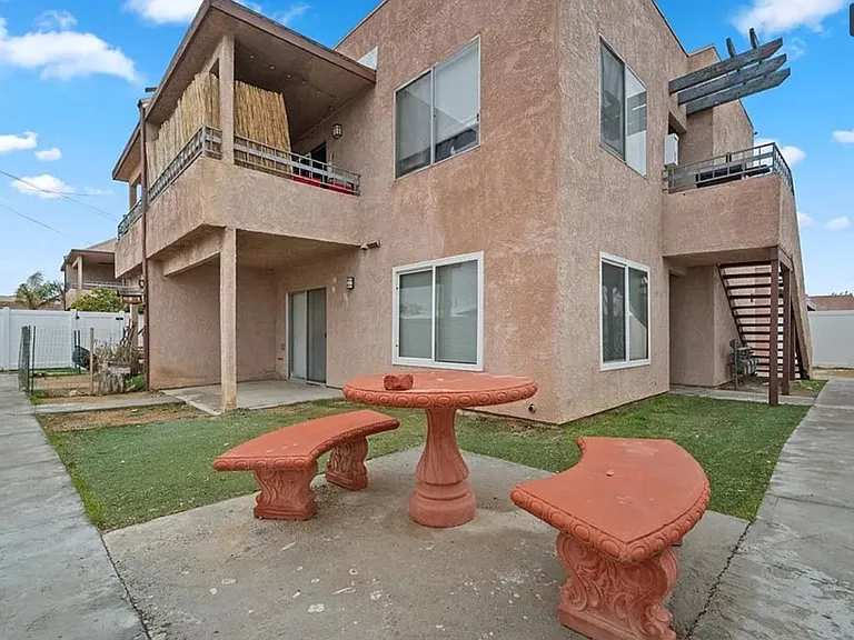 1071 May Ln — Photo 16