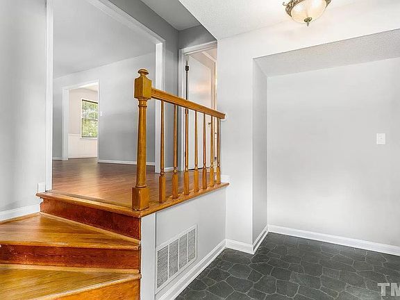 4th image of 905 Griffis St