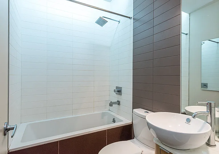 179 Maujer St #3L — Photo 4