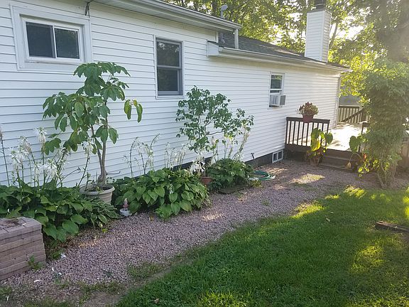 3rd image of 30621 Circle Dr