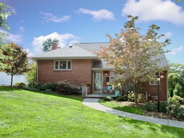 543 Charlotte Dr, Pittsburgh, PA 15236