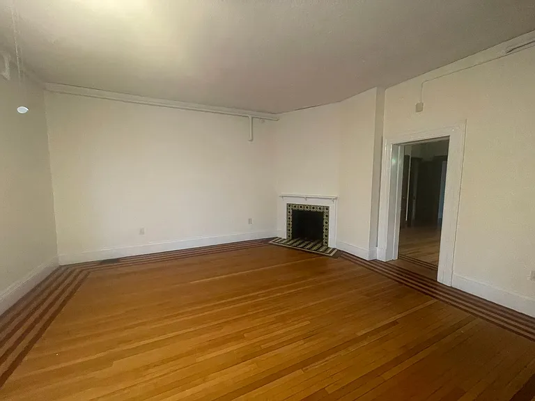 25 Bartlett Ave — Photo 2