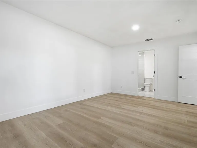 2317 Grove St — Photo 7