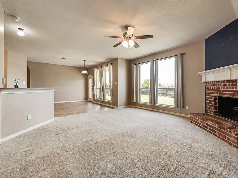 2200 Fieldcrest Dr — Photo 9