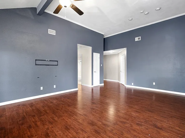 8615 Timber Ldg — Photo 2