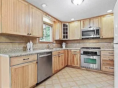 257 Shagbark Dr — Photo 3