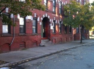 18 Hamilton St, Holyoke, MA 01040