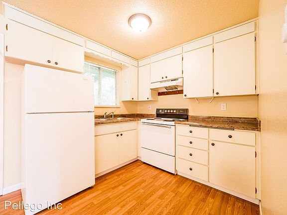 2nd image of 729 8th Avenue Pl NW