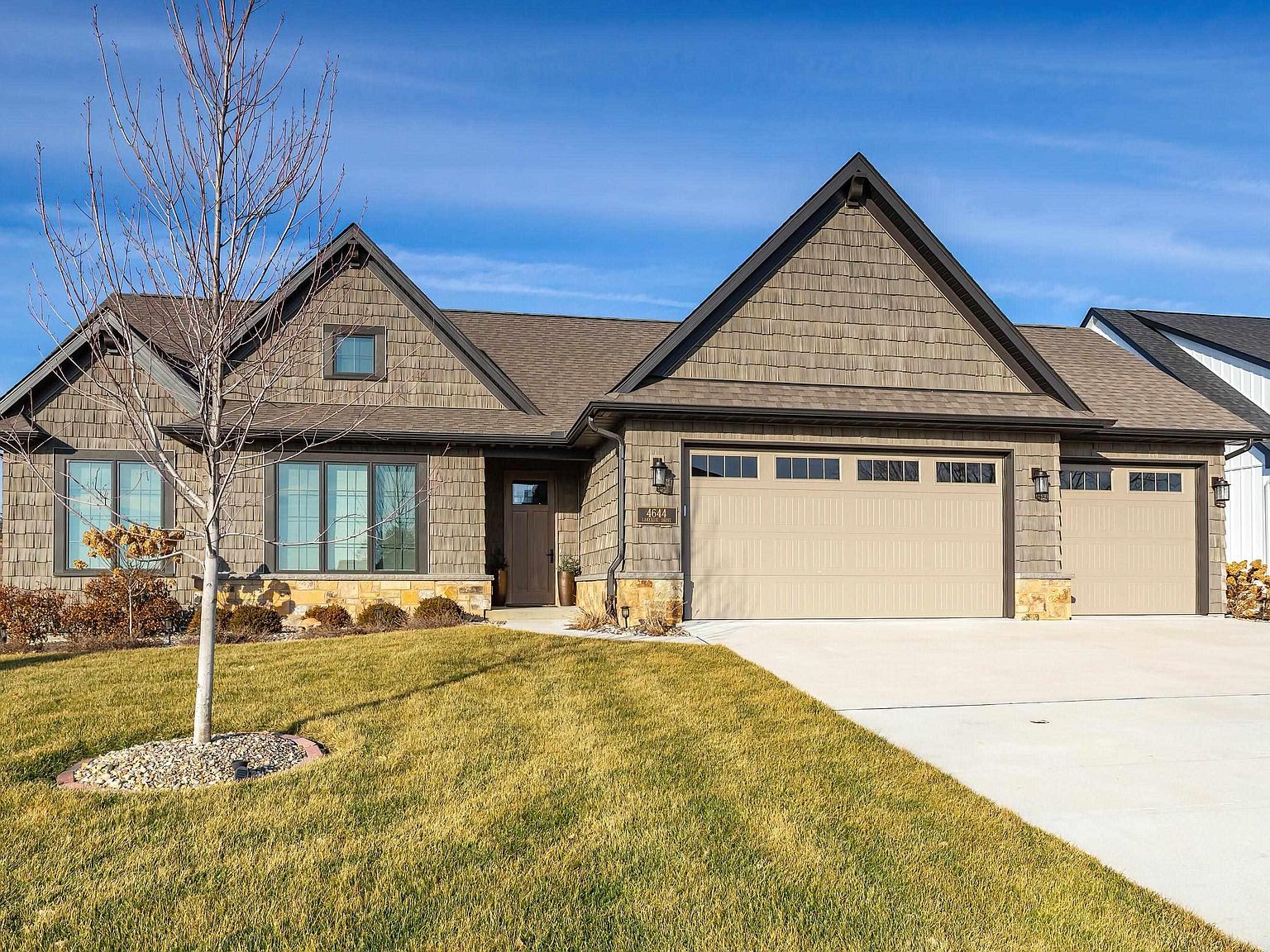 4644 Lakeside Dr, Bettendorf, IA 52722 Zillow