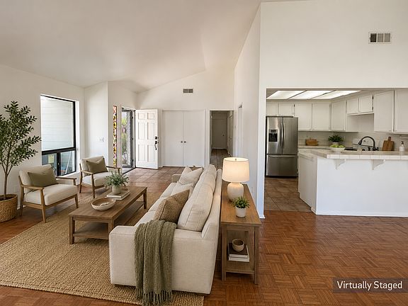 3rd image of 902 Wentworth Cir