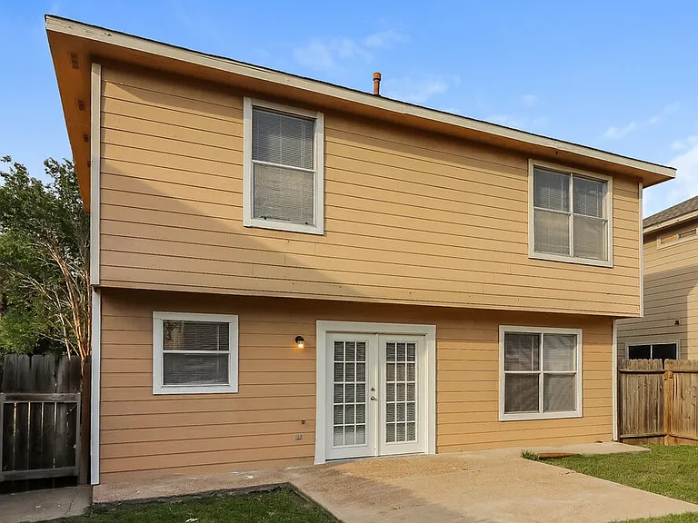 7423 Village Lake Dr — Photo 17