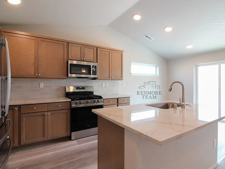 2631 Young Ct — Photo 4