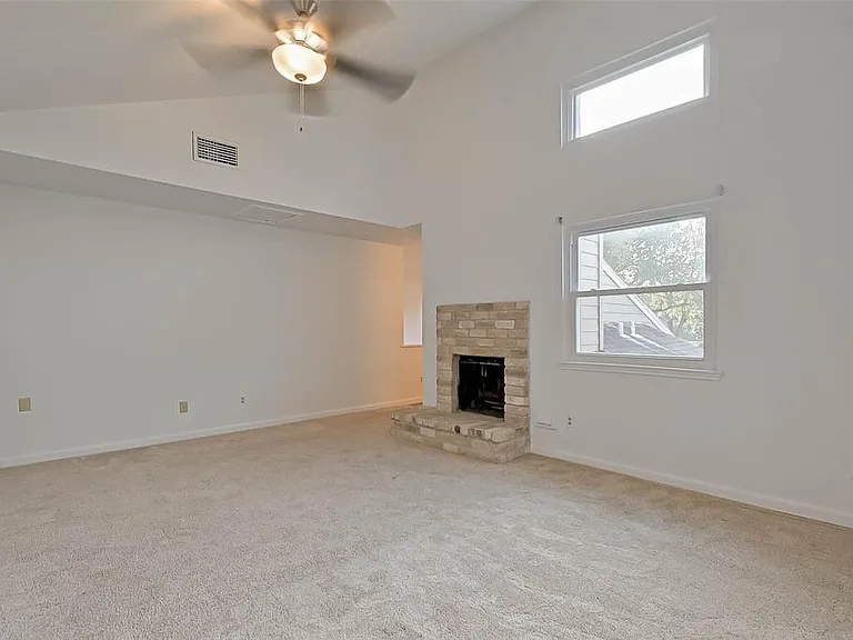 12111 Poulson Dr — Photo 26
