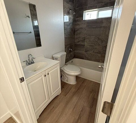 3rd image of 1626 W Gage Ave