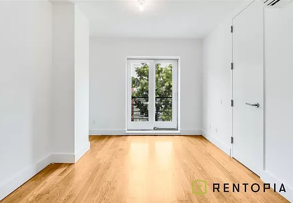 4th image of 106 Meserole St #4S