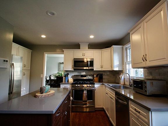 5th image of 56 Brookside Cir