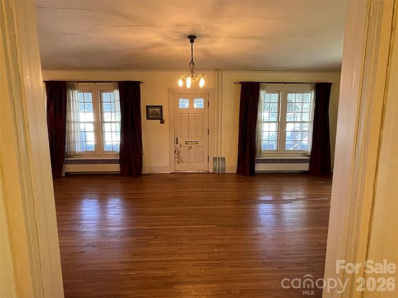 4th image of 318 Academy St