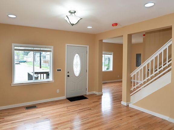 3rd image of 95 McKinley Ave S