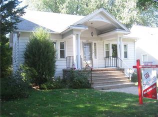 1914 B Ave NE, Cedar Rapids, IA 52402