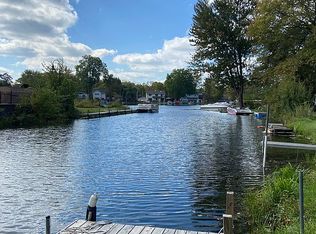 3028 Andre St, Keego Harbor, MI 48320