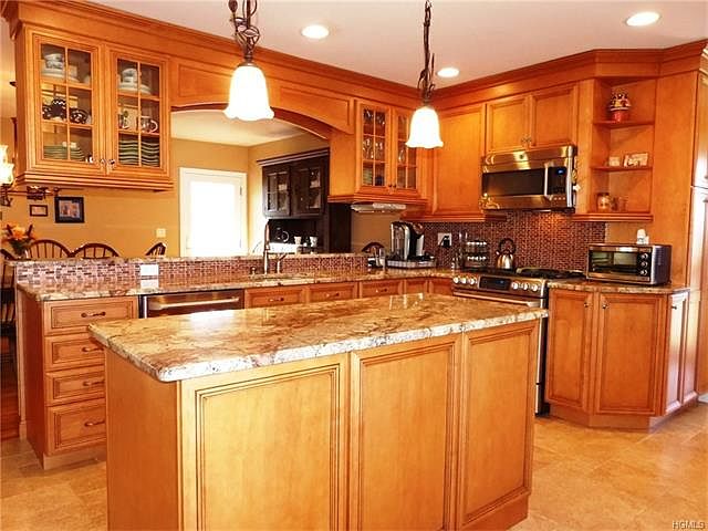 1st image of 21 Brooks Dr