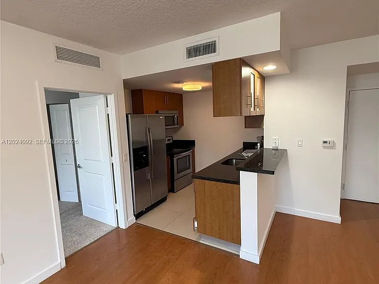 601 NE 23rd St #804 — Photo 8