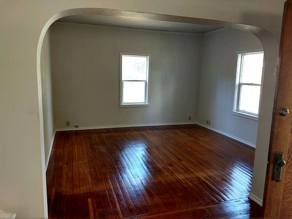 3rd image of 321 W 3rd St