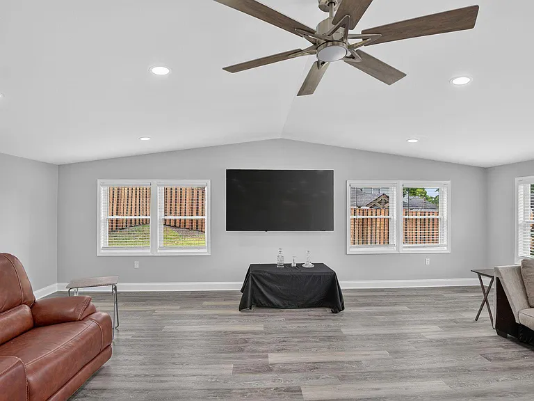 12420 Seabury Ln — Photo 20