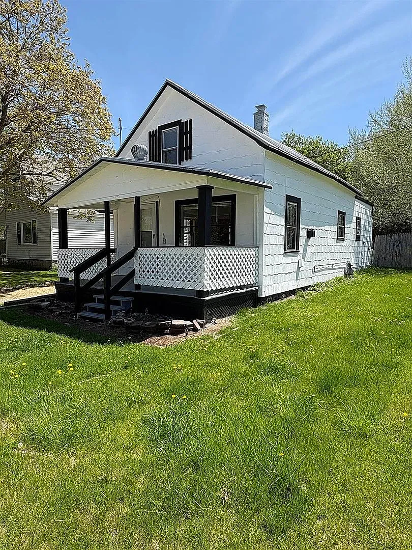 Cozy 2-Bedroom Single-Family Home in Pound, WI - Available NOW for showings! — Photo 1