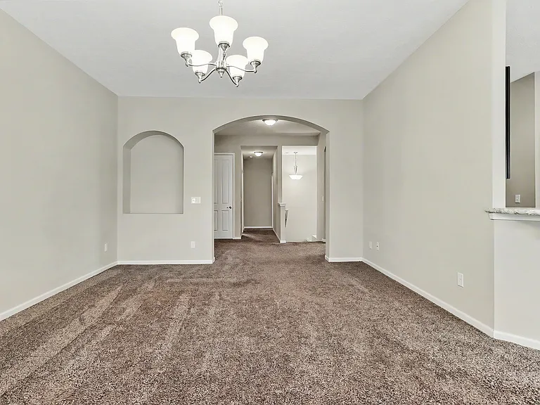 800 Redwood Ln — Photo 15