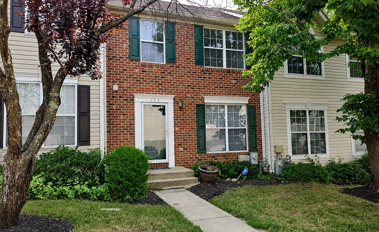 Spacious 3-BR Townhome for Rent in Garrison Overlook — Photo 1