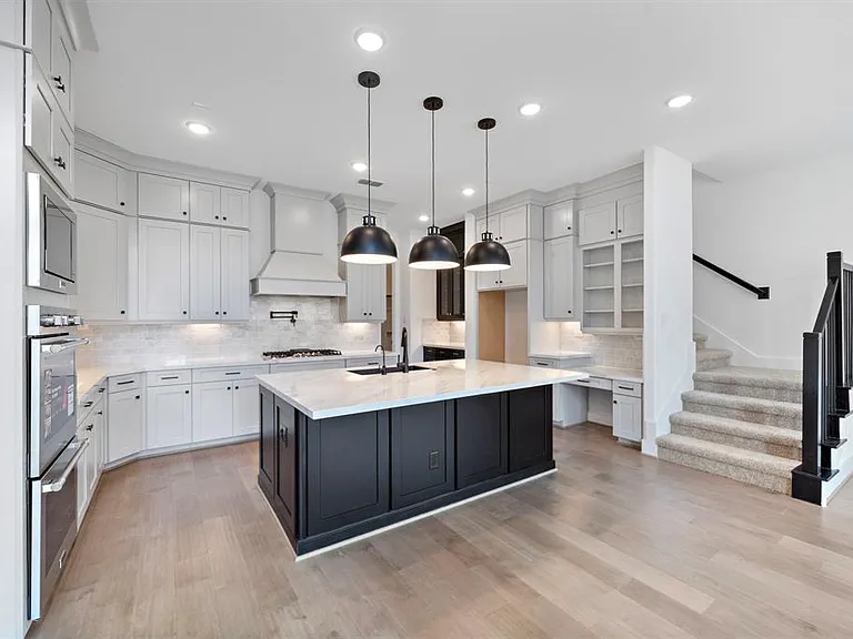 9806 Oakwood Trl — Photo 12