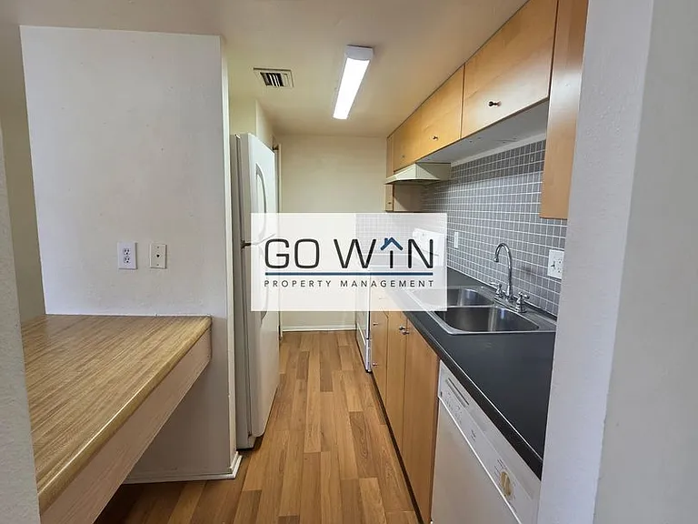 1105 E Butler Dr — Photo 1