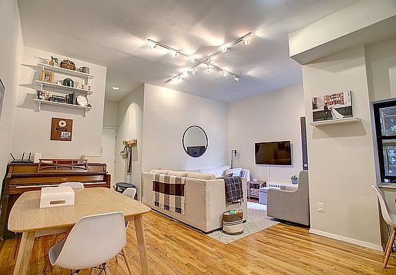 2nd image of 255 W 92nd St APT 4C
