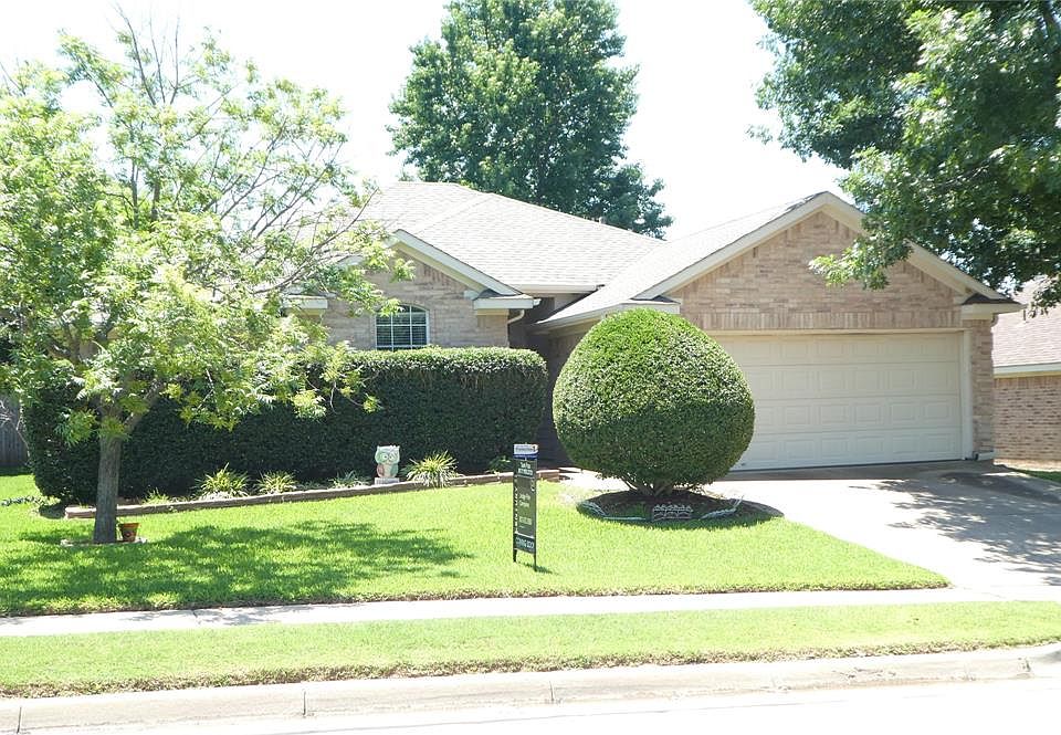 1st image of 4914 Bradley Ln
