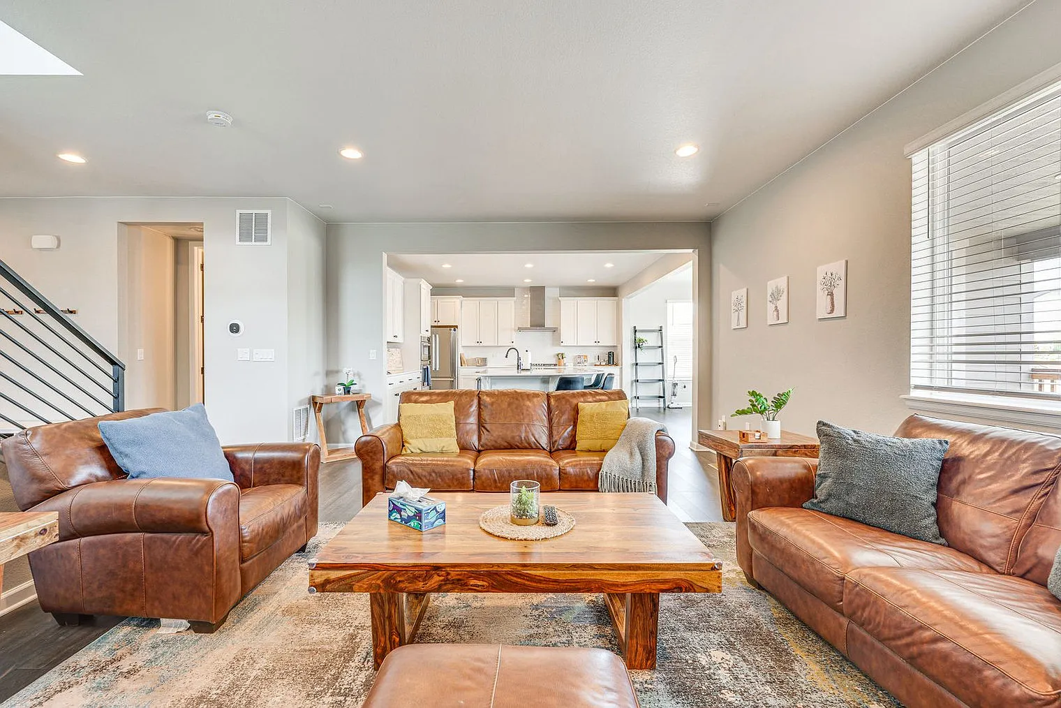 4 bed, 2.0 bath, 3196 sqft, $5,134 — Photo 2