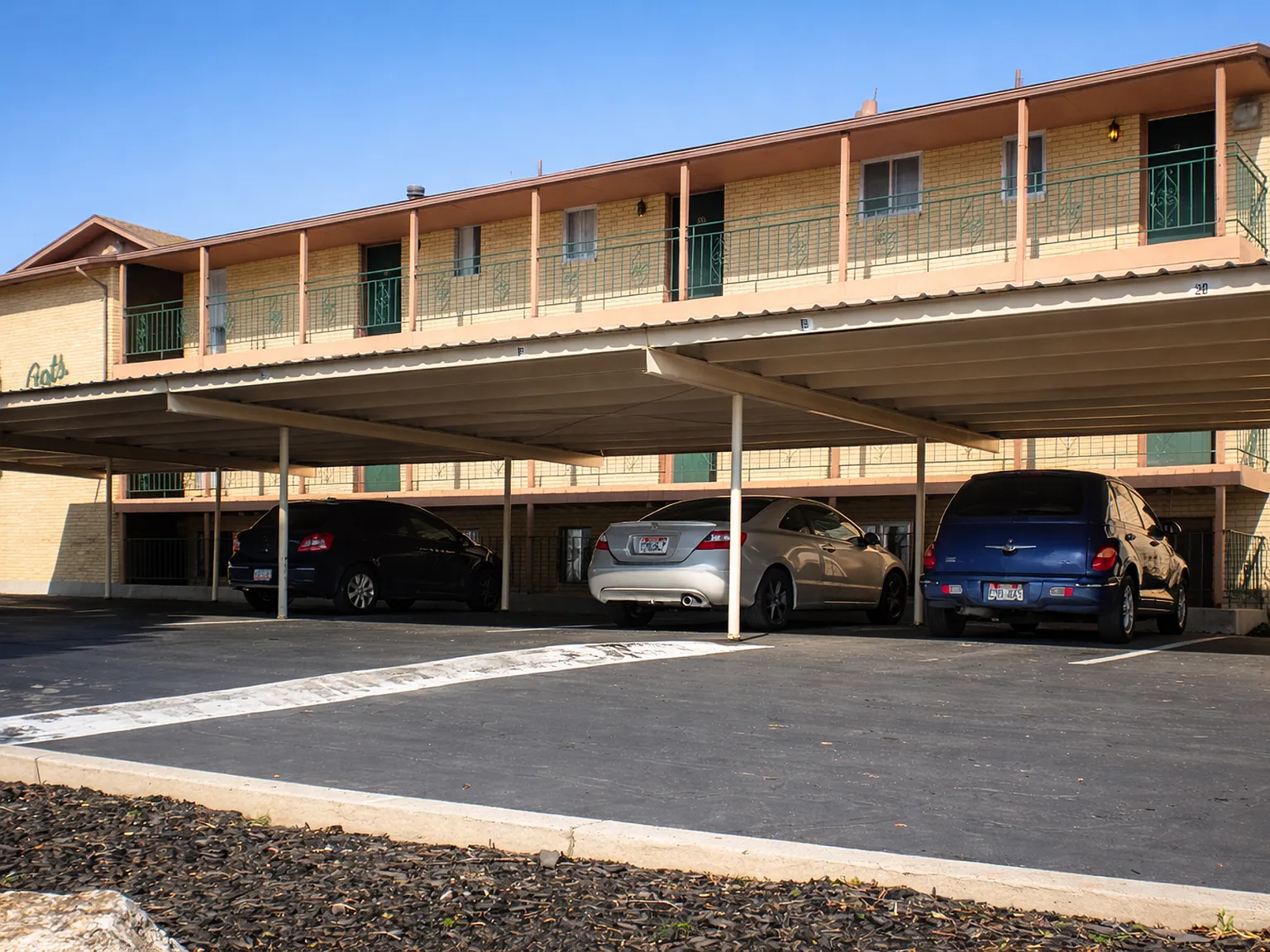Eastridge Apartments — Photo 3