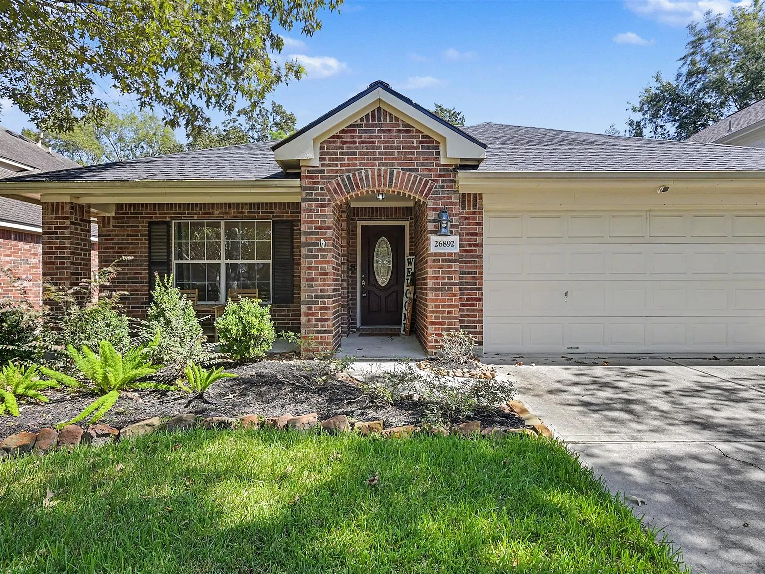 4 bed, 2.0 bath, 2155 sqft, $2,100 — Photo 2